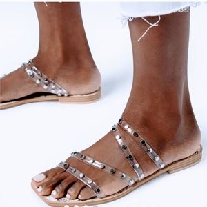 Women's Dolce Vita Izabel Studded Strappy Flat Sandals Crystal Sz 6.5 NIB